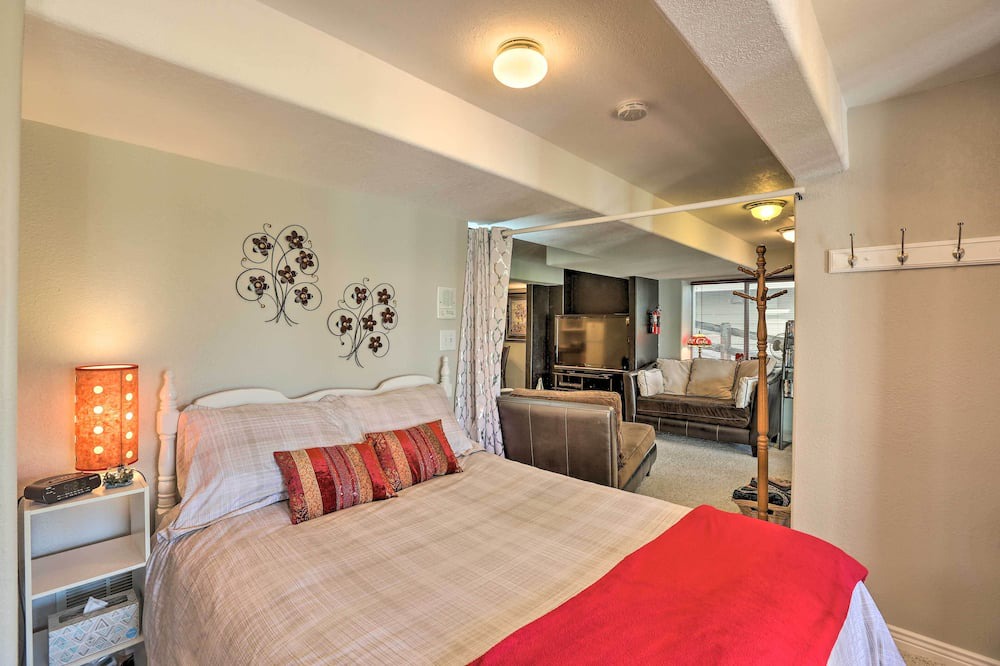 Photo of Bedroom in Columbine Valley