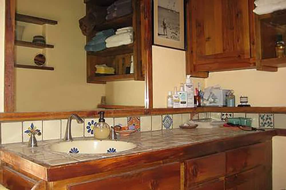 Photo of Bathroom in Zuzax