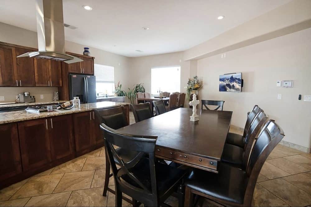 Photo of Kitchen in Los Lunas