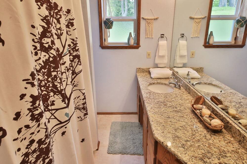 Photo of Bathroom in Clinton