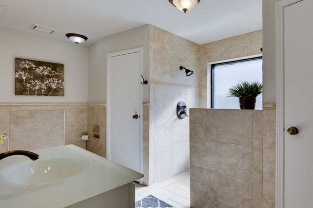 Photo of Bathroom in Grapevine
