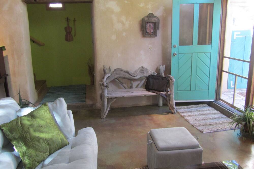 Photo of Livingroom in Bernalillo