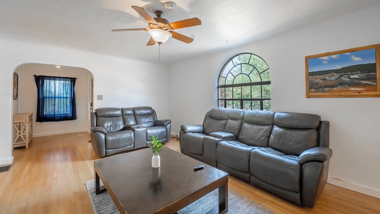 Photo of Livingroom in Nob Hill