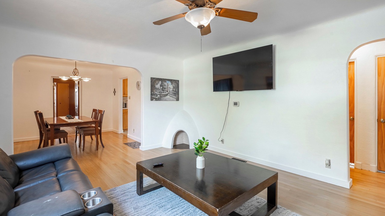 Photo of Livingroom in Nob Hill