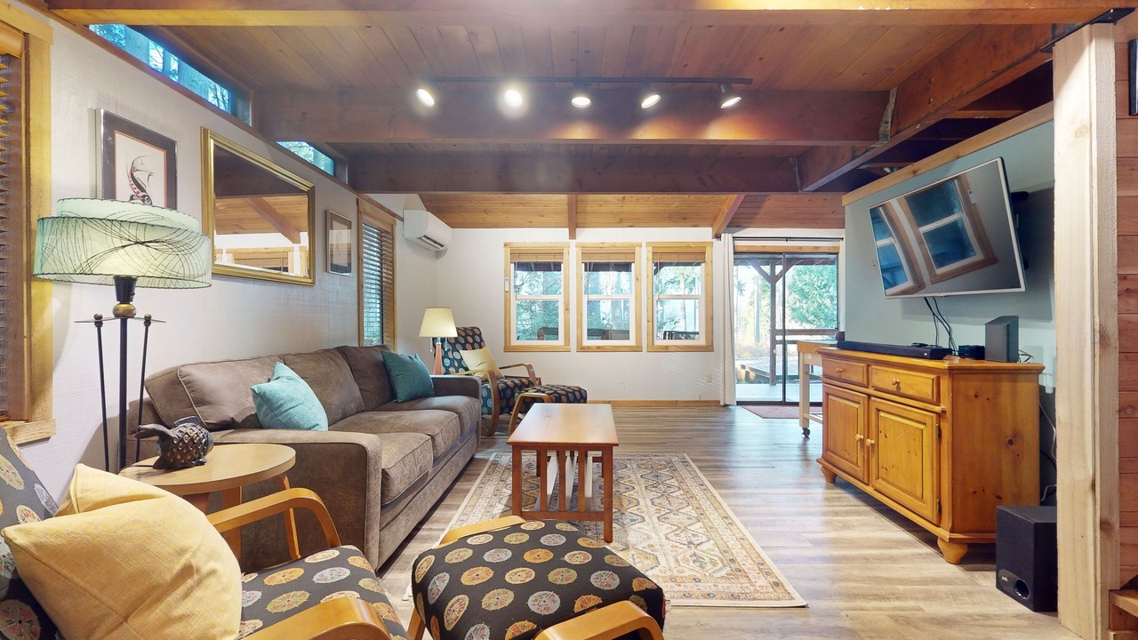 Photo of Livingroom in Hansville