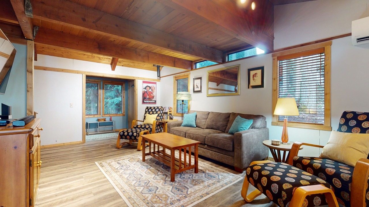 Photo of Livingroom in Hansville