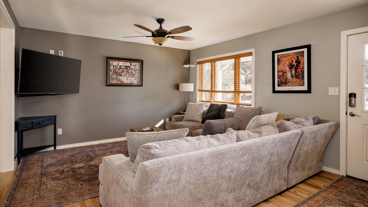 Photo of Livingroom in Hanna Farm Neighbors
