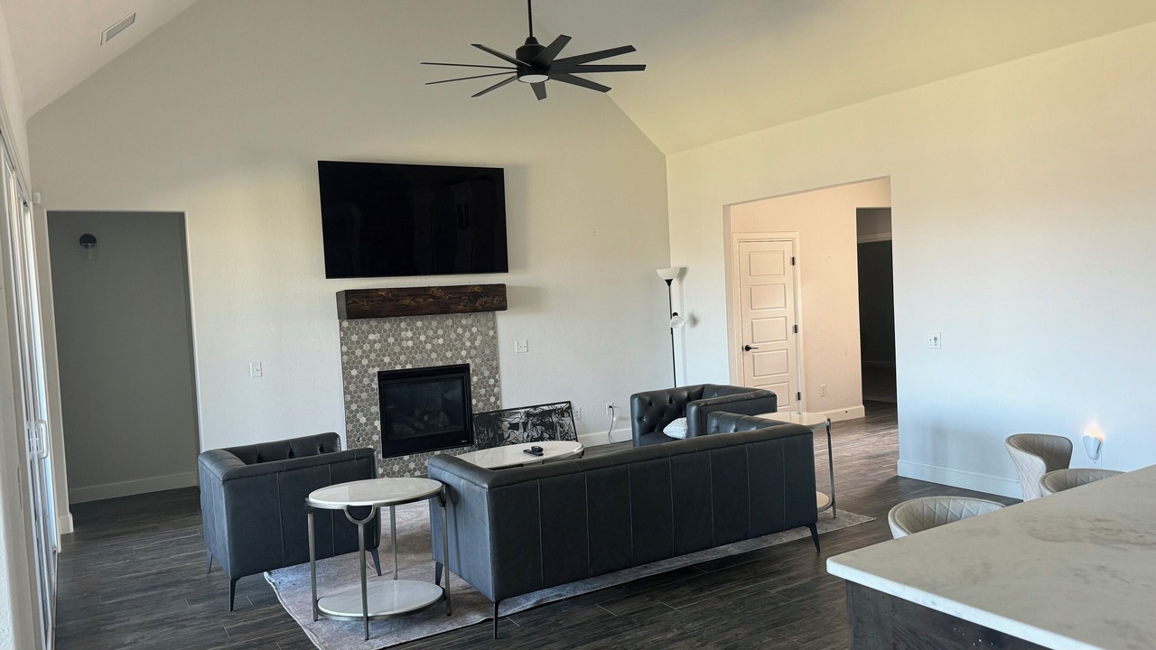 Photo of Livingroom in Mustang