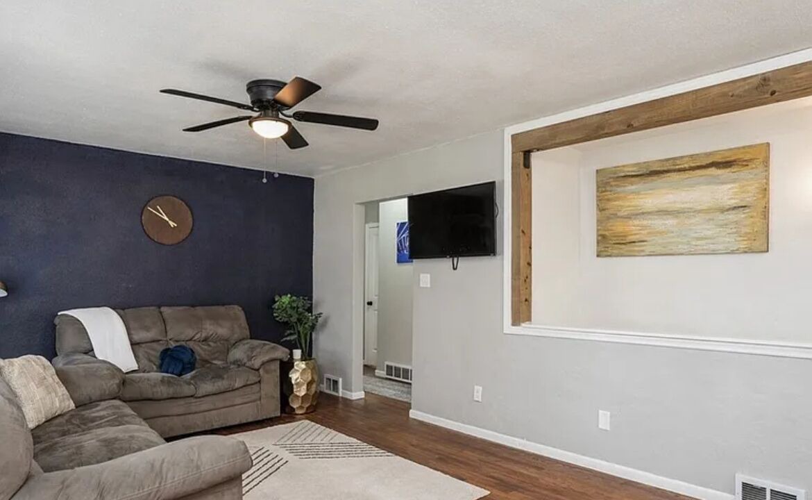 Photo of Livingroom in Greater South Side