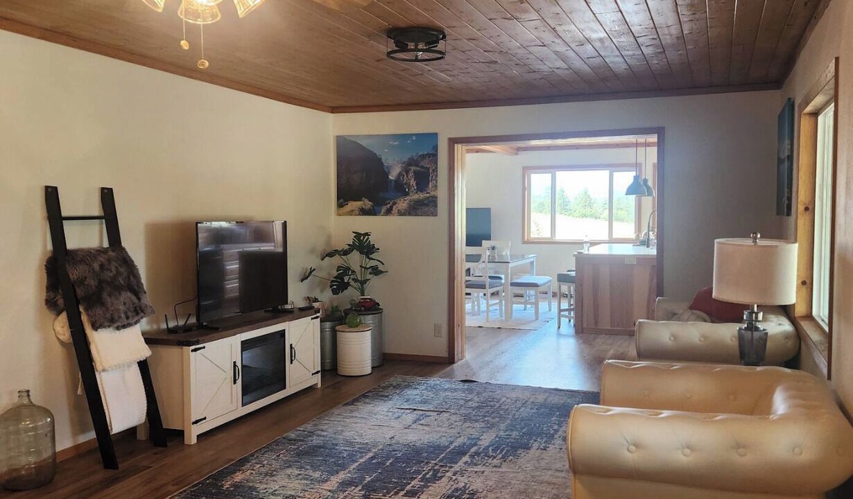Photo of Livingroom in Wasco County