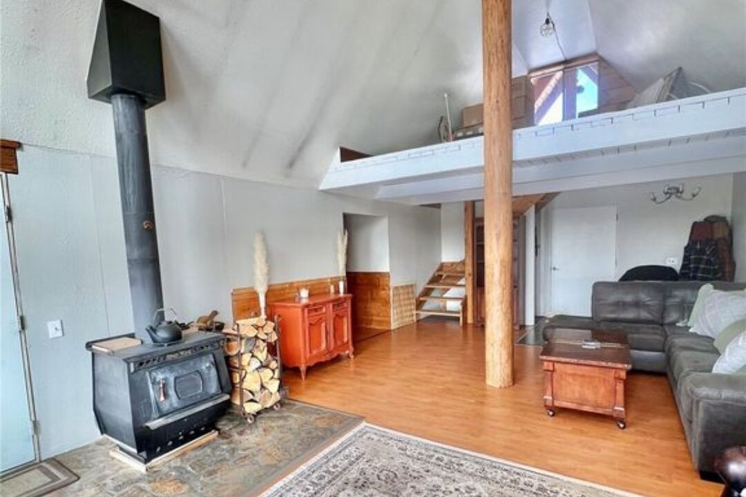 Photo of Livingroom in Okanogan County