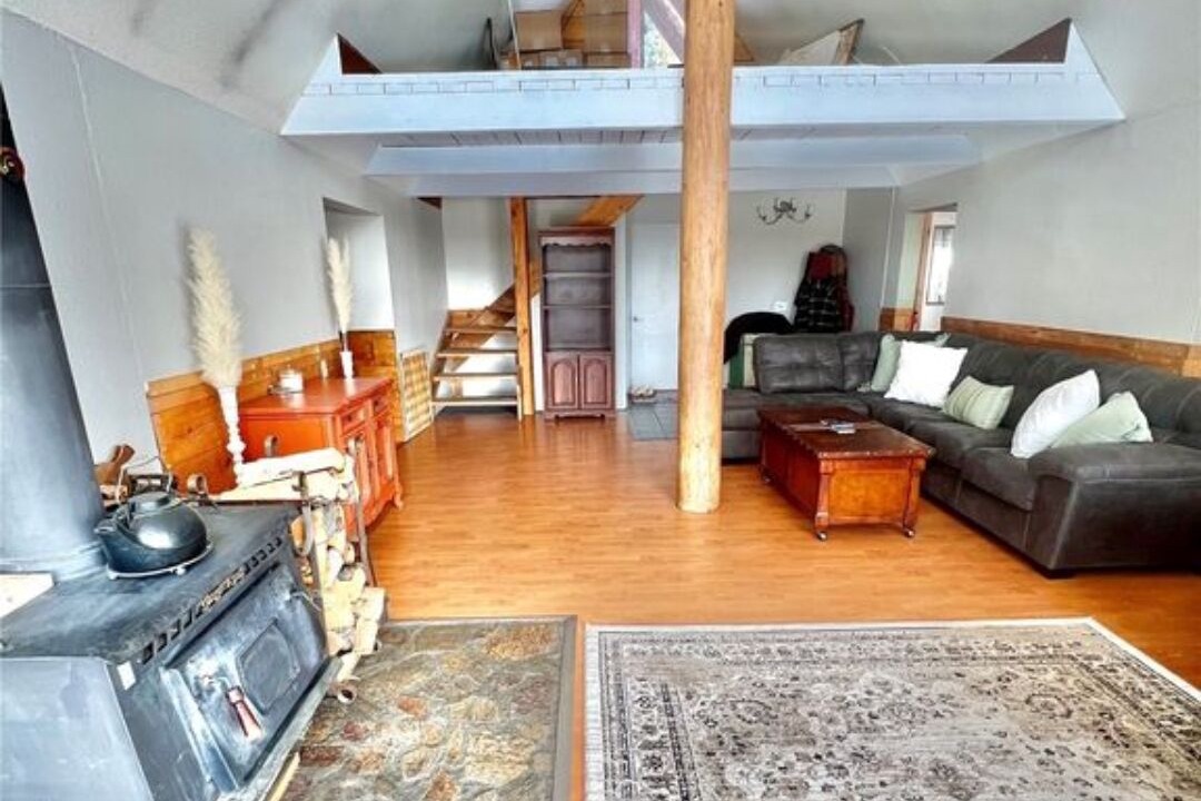 Photo of Livingroom in Okanogan County