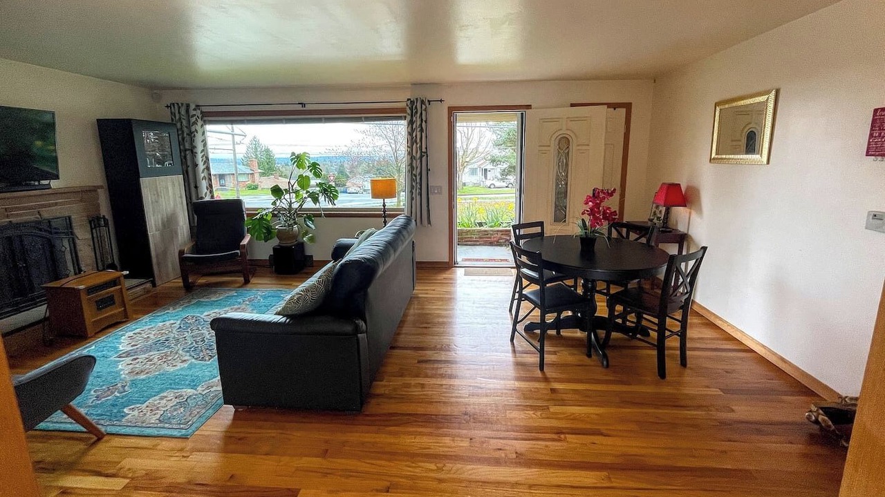 Photo of Livingroom in South Seattle
