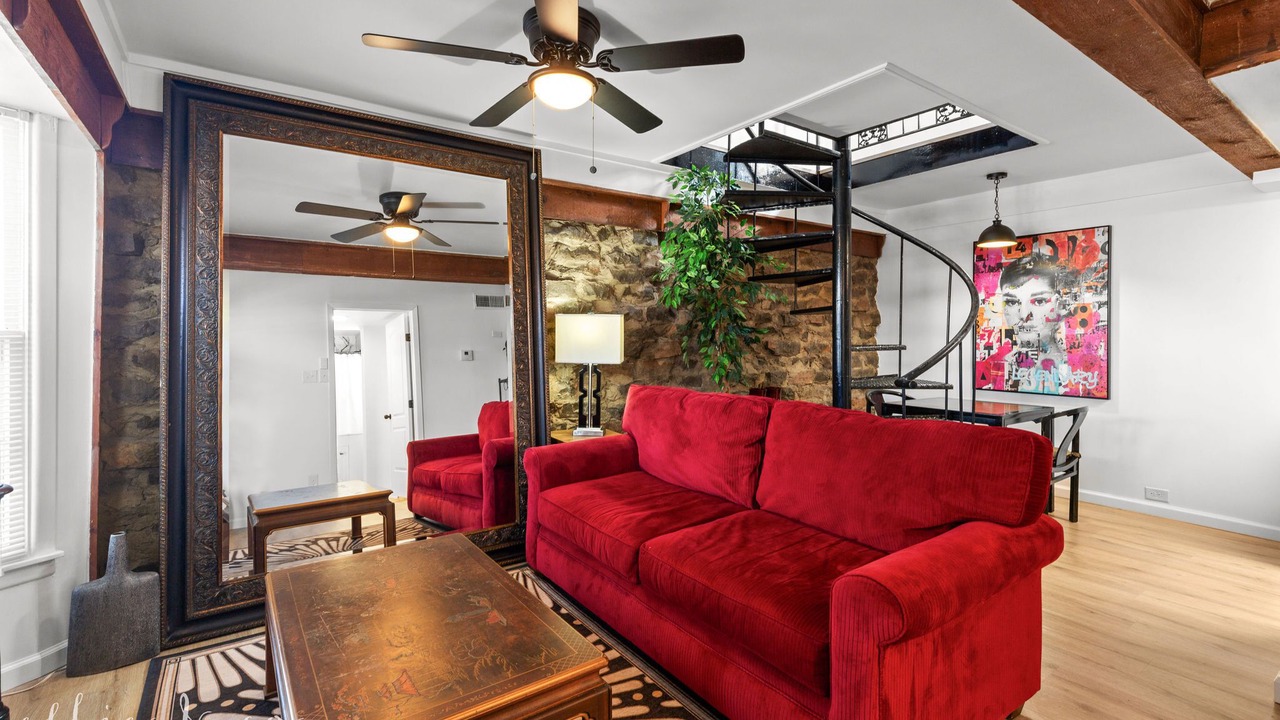 Photo of Livingroom in Sayles Blvd. Area