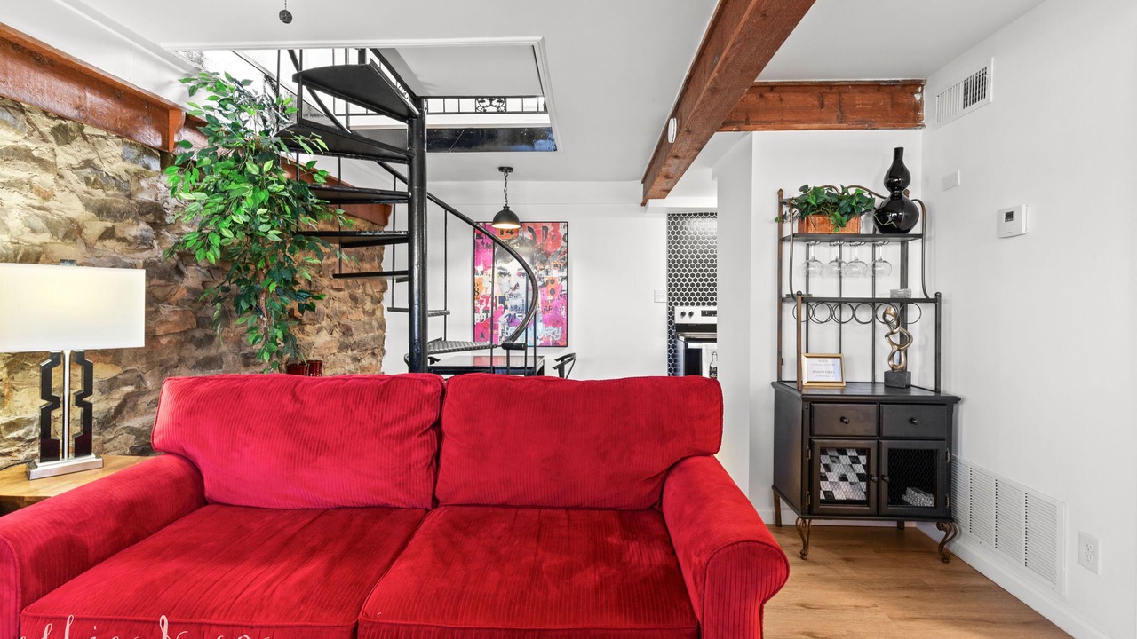 Photo of Livingroom in Sayles Blvd. Area