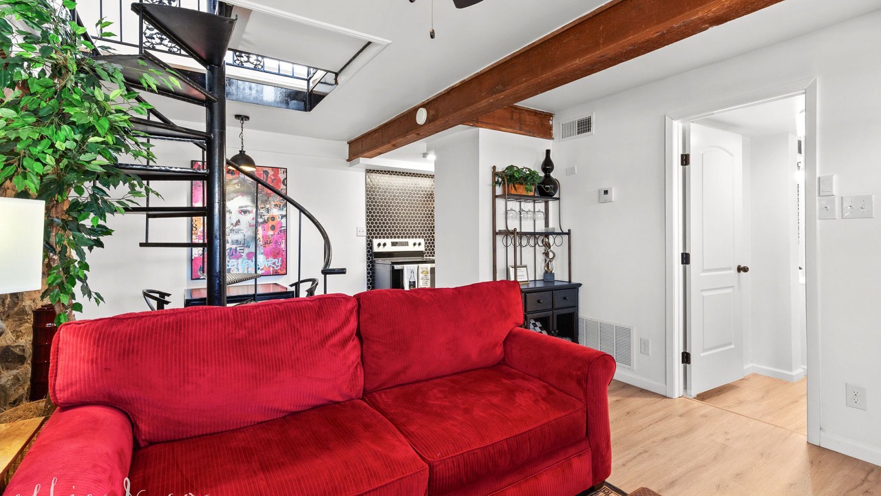 Photo of Livingroom in Sayles Blvd. Area