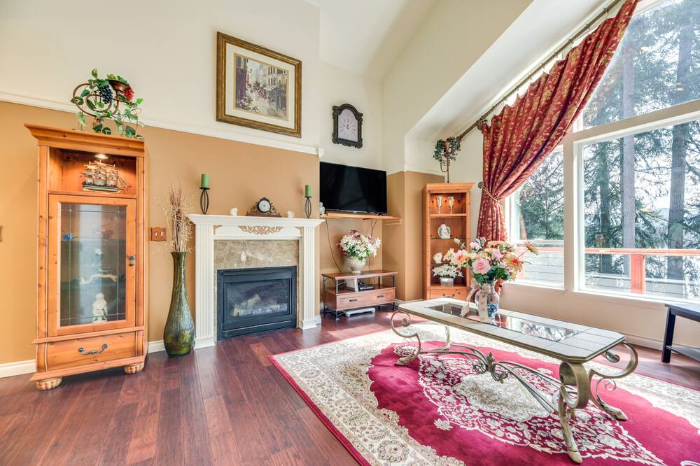 Photo of Livingroom in McKenna