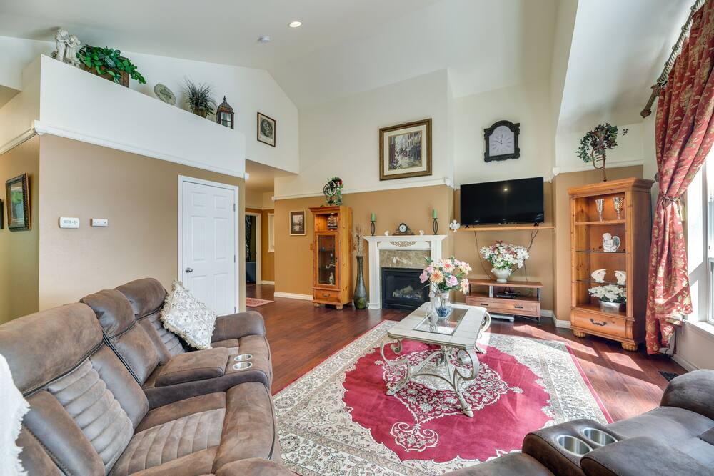 Photo of Livingroom in McKenna