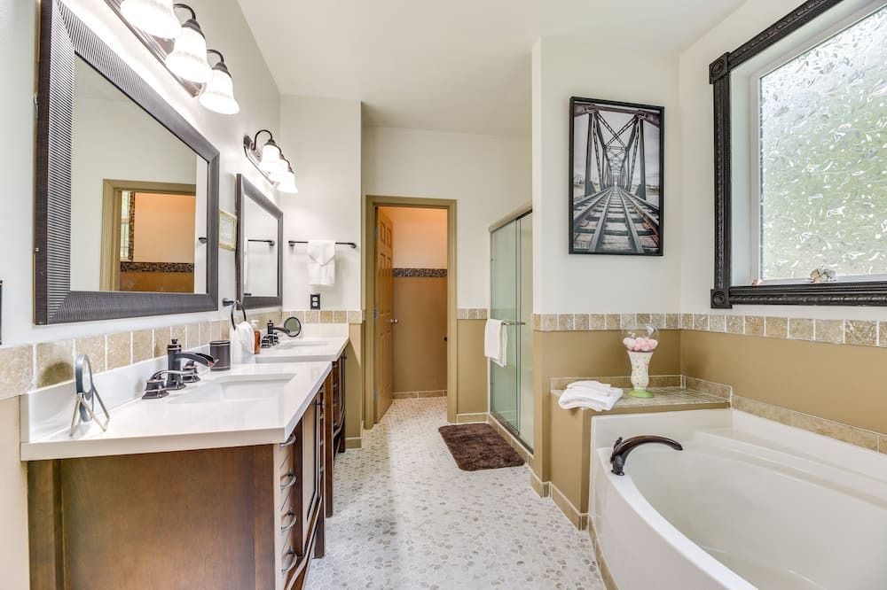 Photo of Bathroom in McKenna