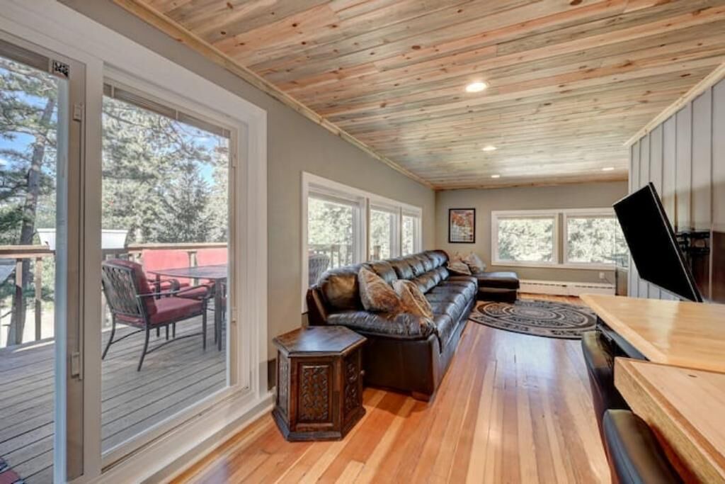 Photo of Livingroom in Evergreen
