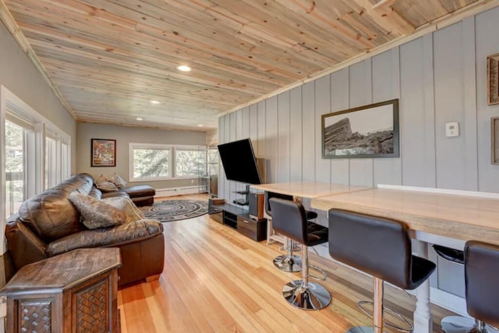 Photo of Livingroom in Evergreen