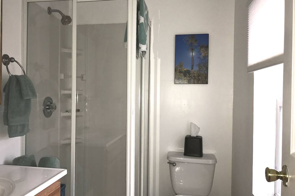 Photo of Bathroom in Golden