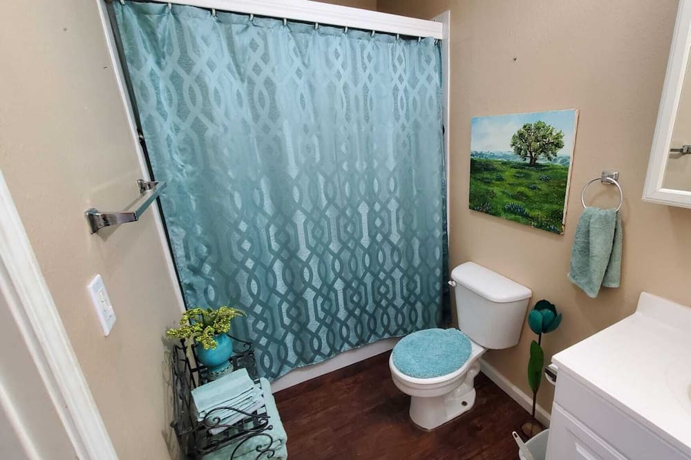 Photo of Bathroom in Matador