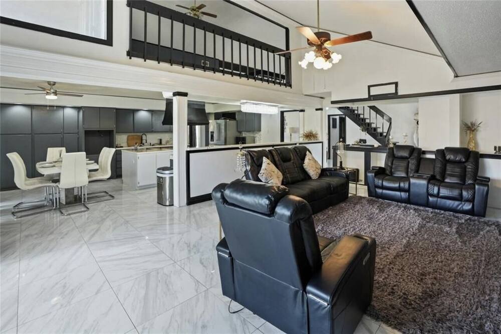 Photo of Livingroom in Lakeview  Jefferson County