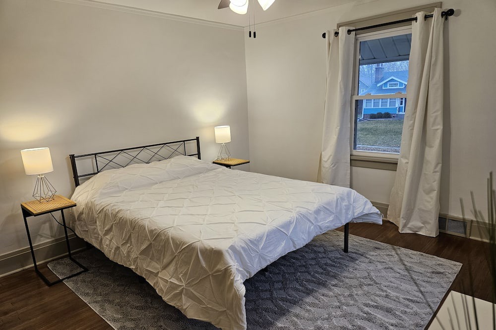 Photo of Bedroom in Des Moines