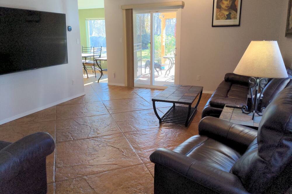 Photo of Livingroom in Alamedan Valley