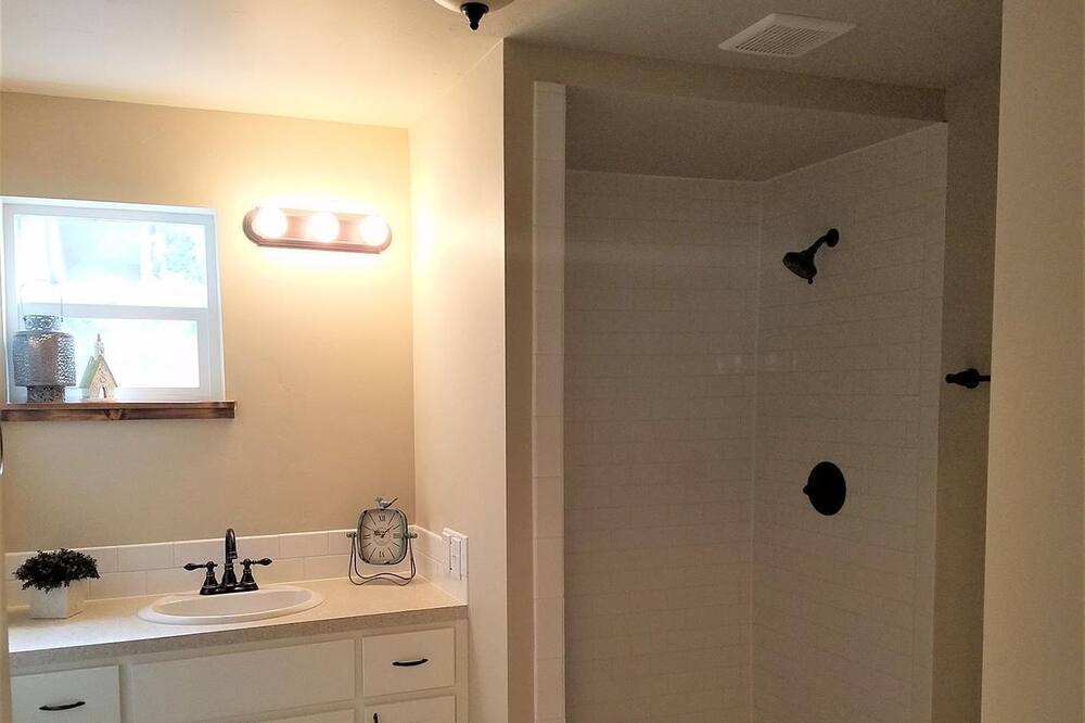 Photo of Bathroom in Pendleton