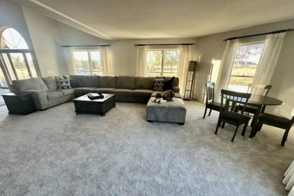 Photo of Livingroom in Scottsbluff