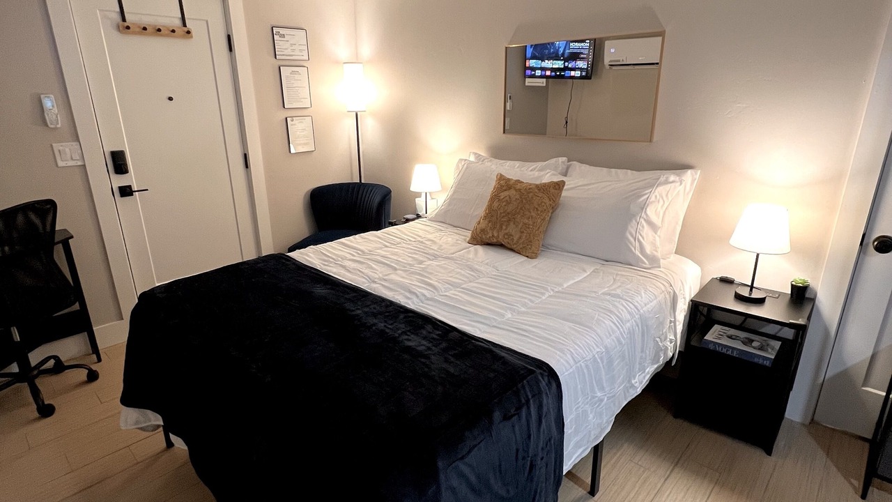 Photo of Bedroom in Highland Business
