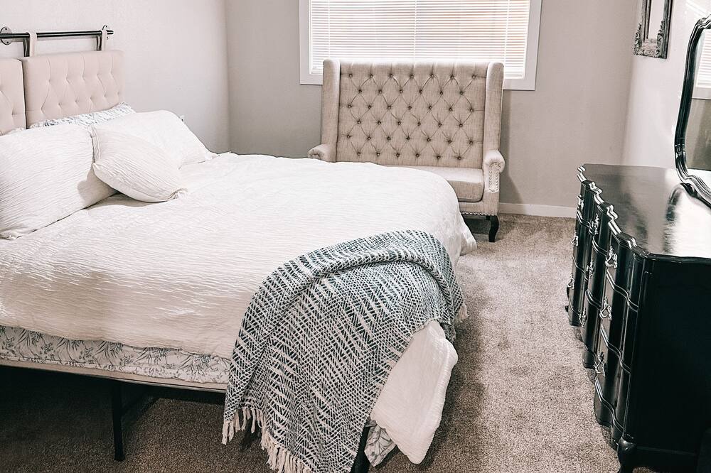 Photo of Bedroom in Plainview