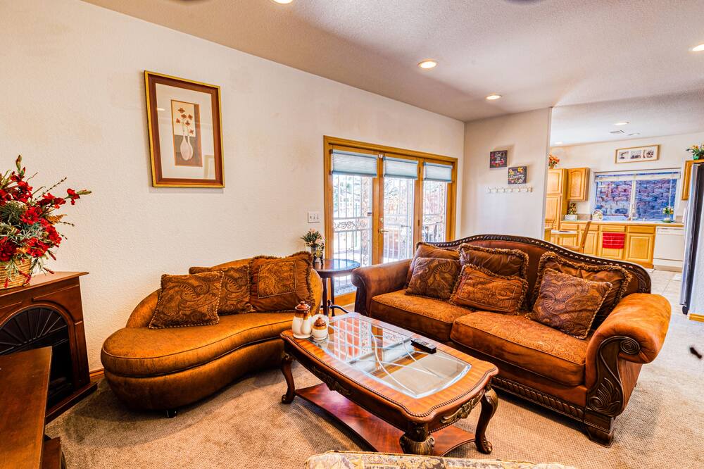 Photo of Livingroom in Thornton