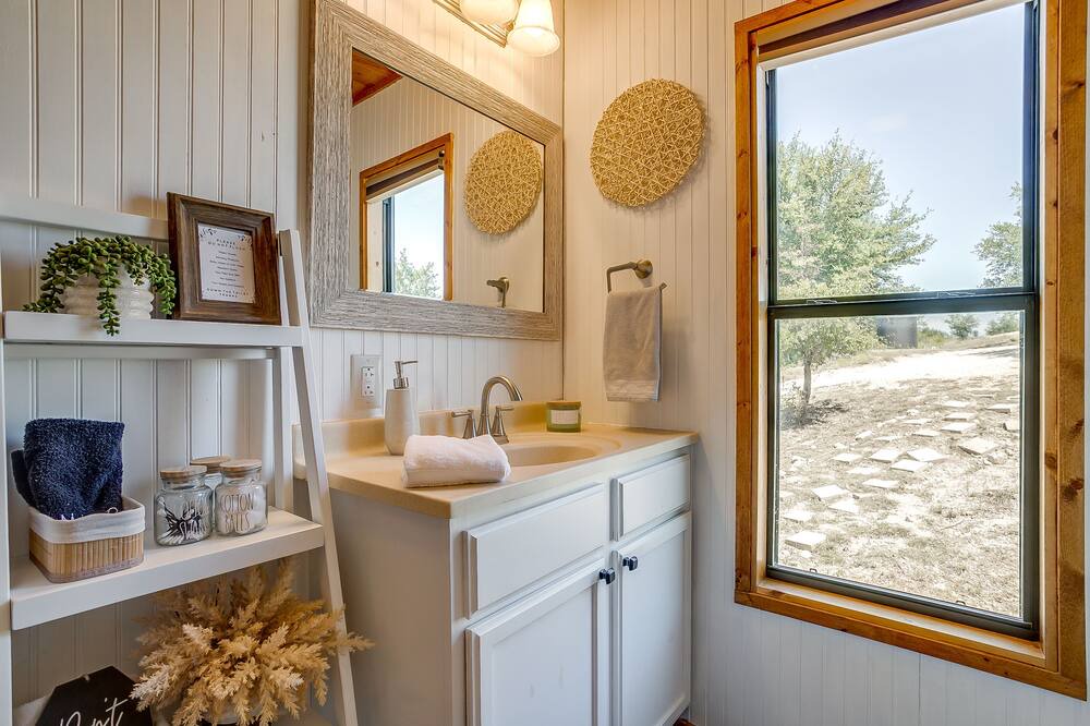 Photo of Bathroom in Paluxy