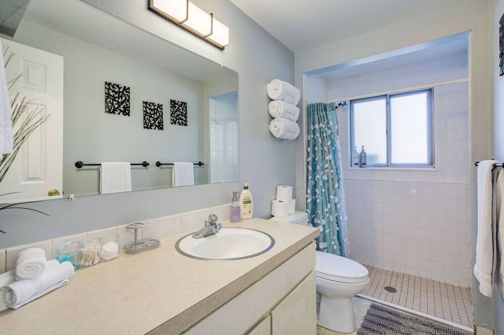 Photo of Bathroom in Avery Park