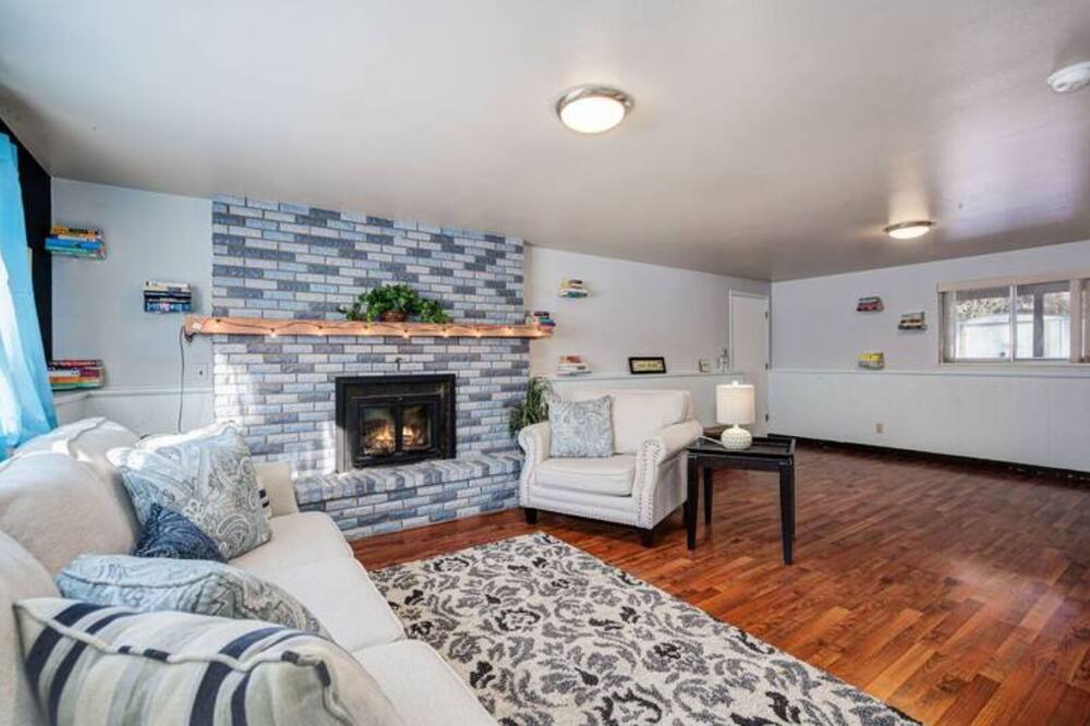 Photo of Livingroom in Avery Park