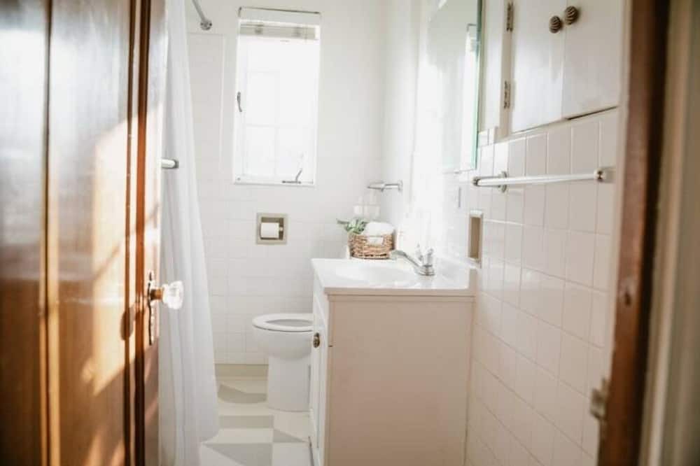 Photo of Bathroom in Hale