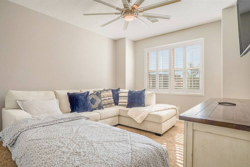 Photo of Livingroom in Paradise Hills Civic
