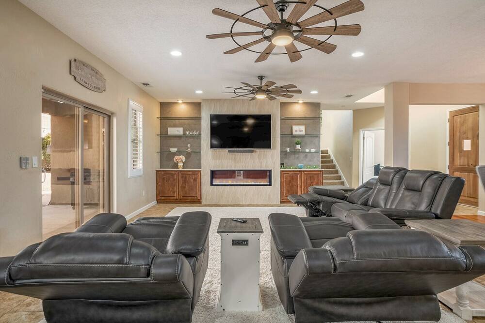 Photo of Livingroom in Paradise Hills Civic