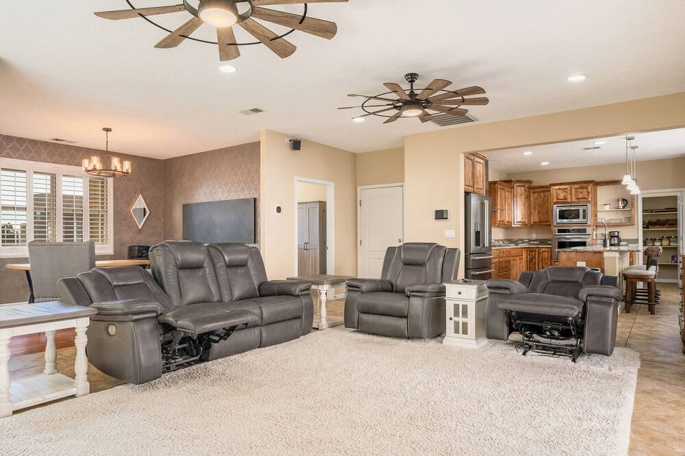 Photo of Livingroom in Paradise Hills Civic