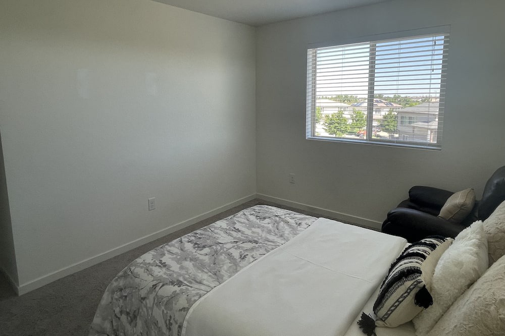 Photo of Bedroom in Green Valley Ranch