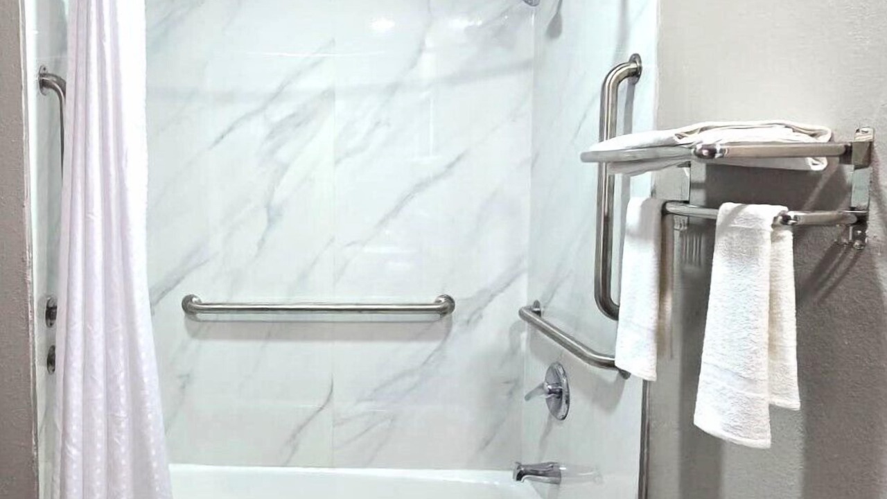 Photo of Bathroom in Dumas
