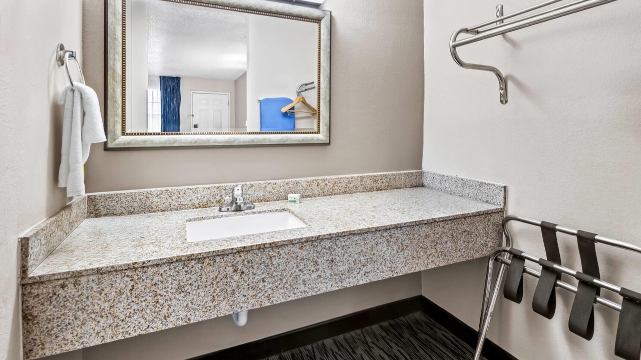 Photo of Bathroom in Lakeview  Jefferson County