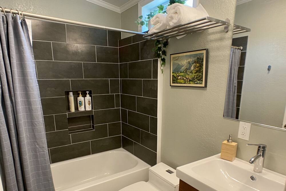 Photo of Bathroom in Cole