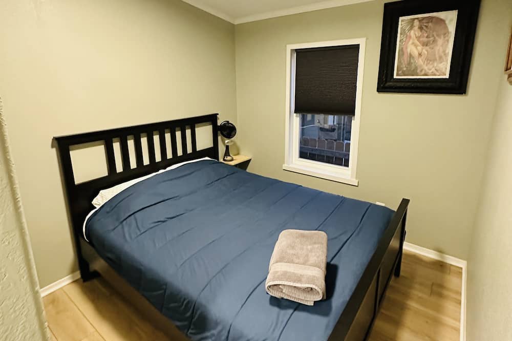 Photo of Bedroom in Cole