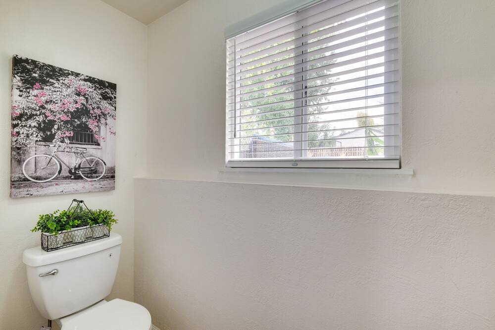 Photo of Bathroom in Troutman Park
