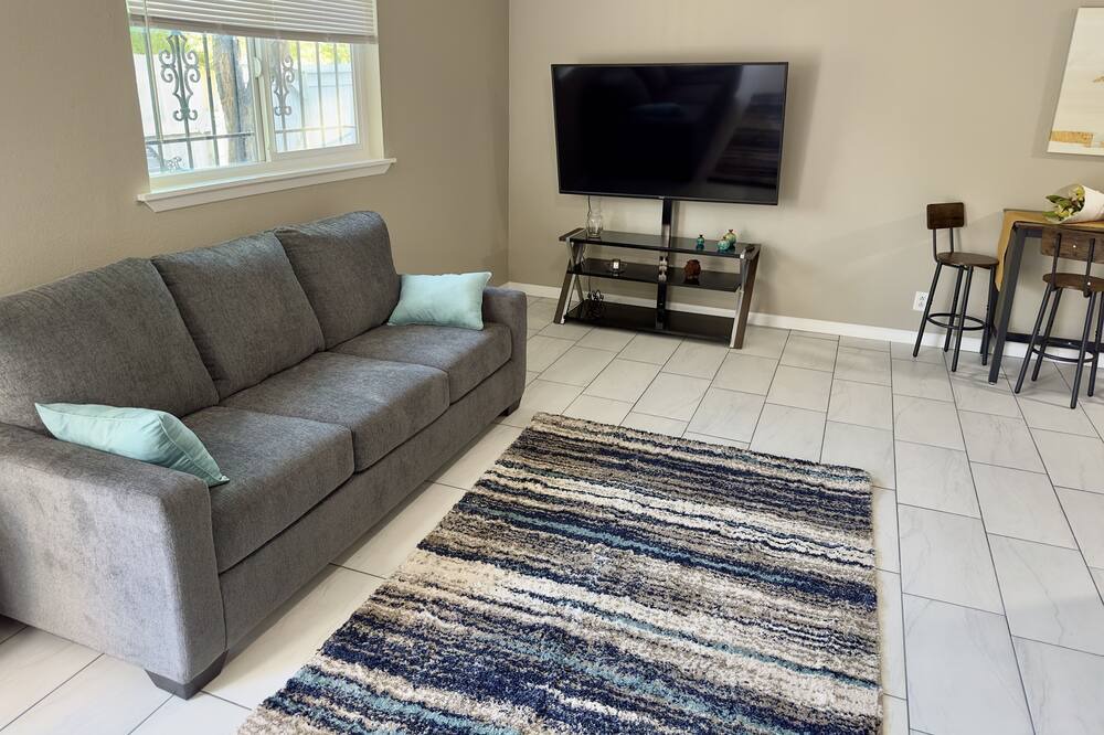 Photo of Livingroom in University Heights