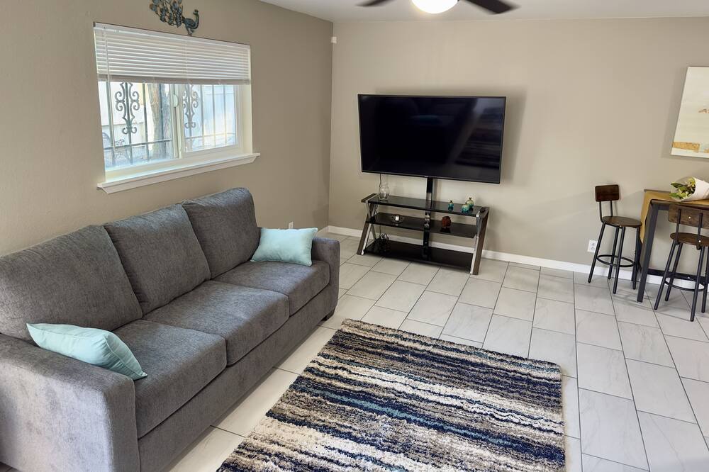 Photo of Livingroom in University Heights